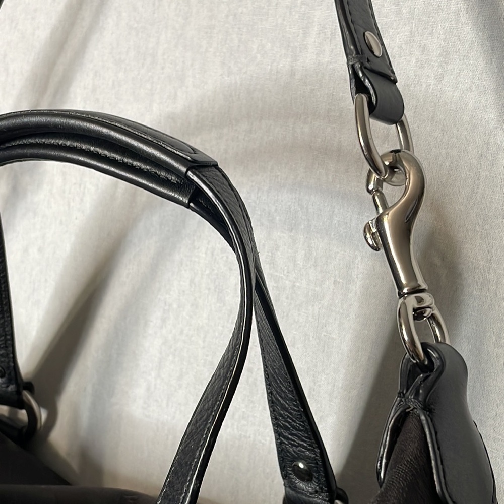 Coach hand/shorts bag. - Picture 6 of 14